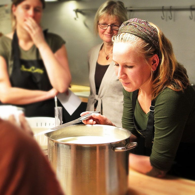 COOKING LESSONS & TASTINGS